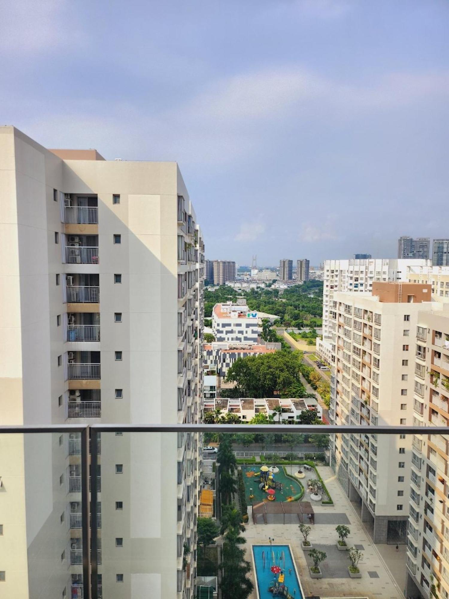 Michael Apartment Scenic Valley Хошимин Экстерьер фото